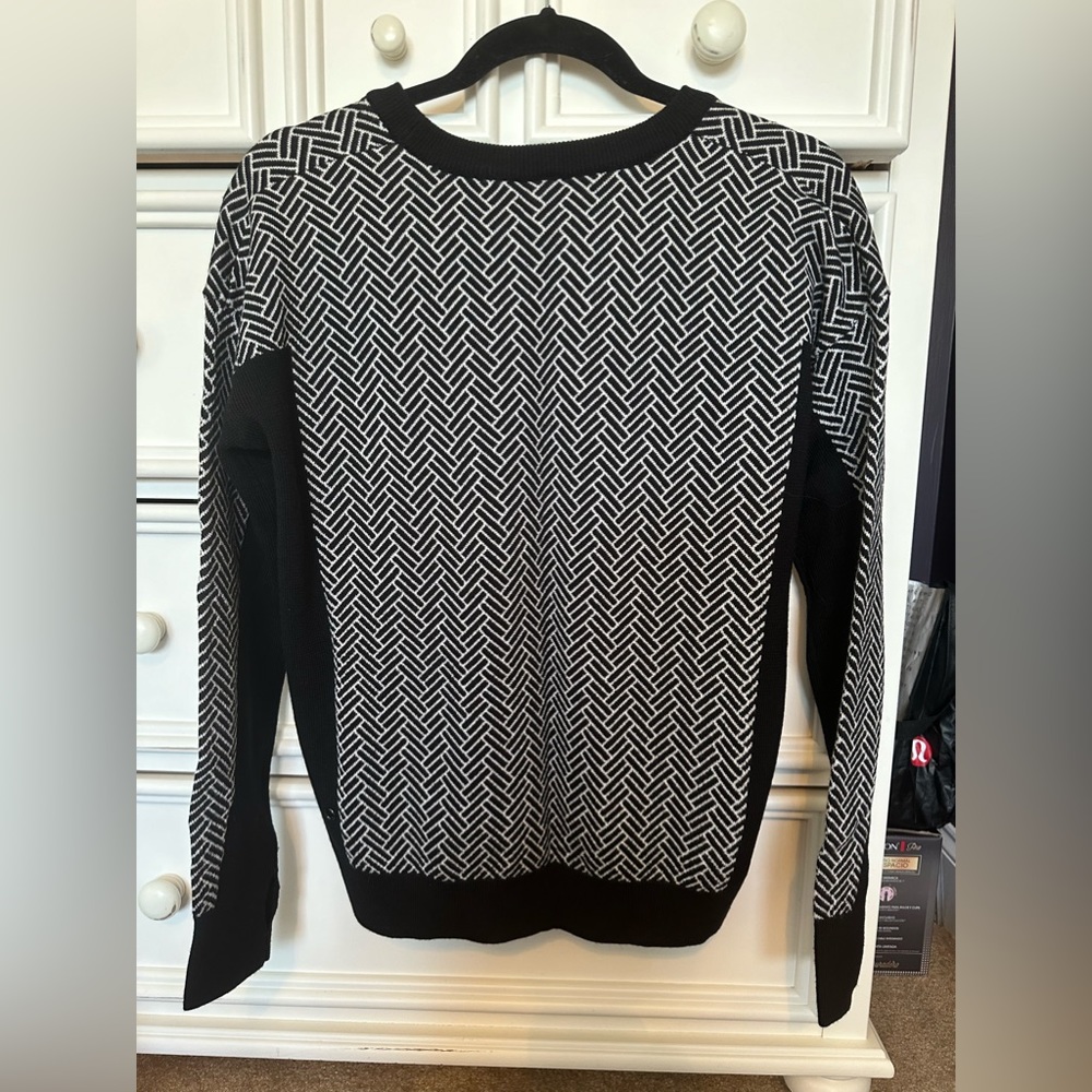 Lululemon Yogi Crew Sweater, size 6. - Picture 2 of 4